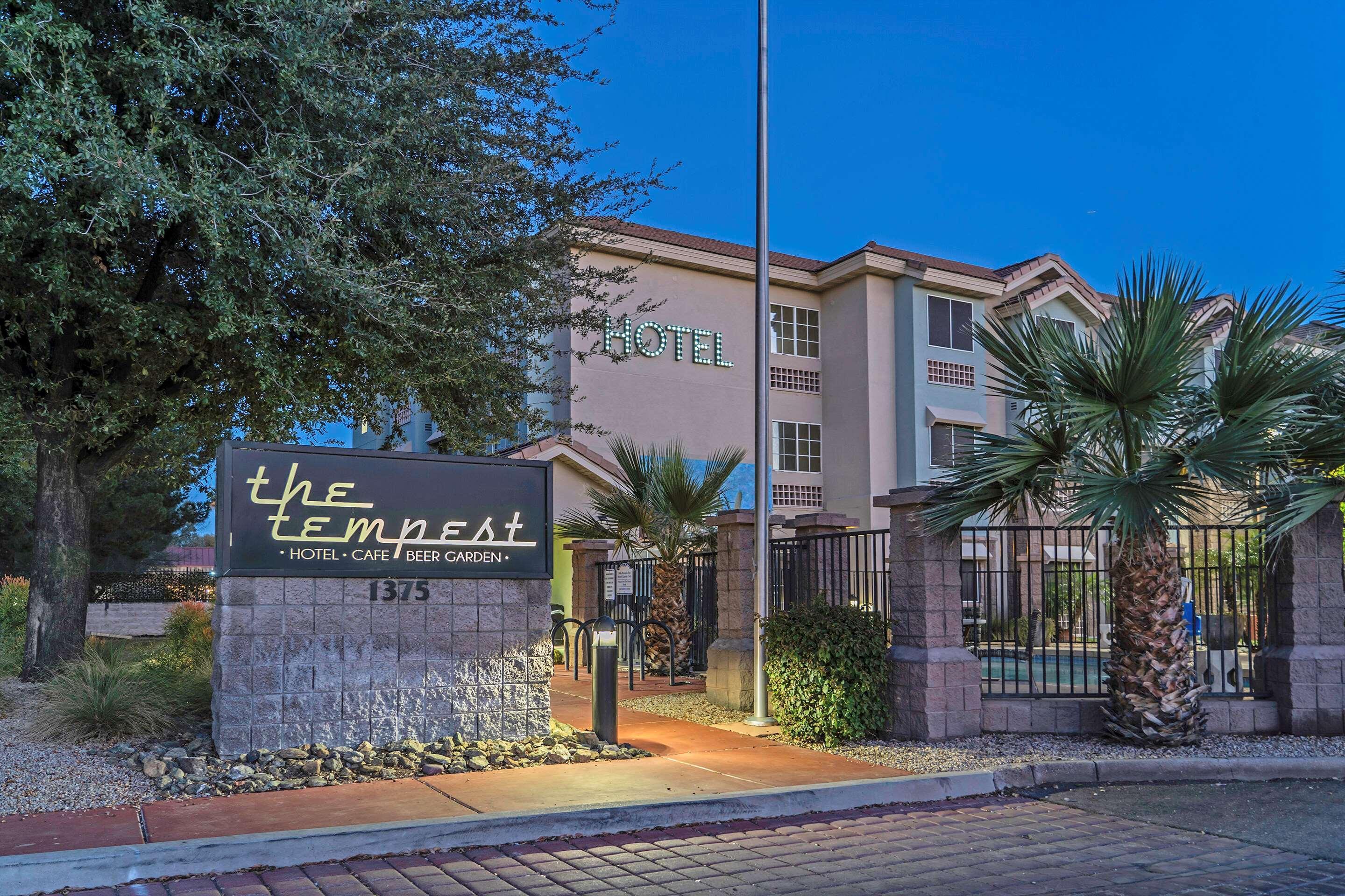 La Quinta Inn & Suites By Wyndham Tempe University, Phoenix Exterior photo