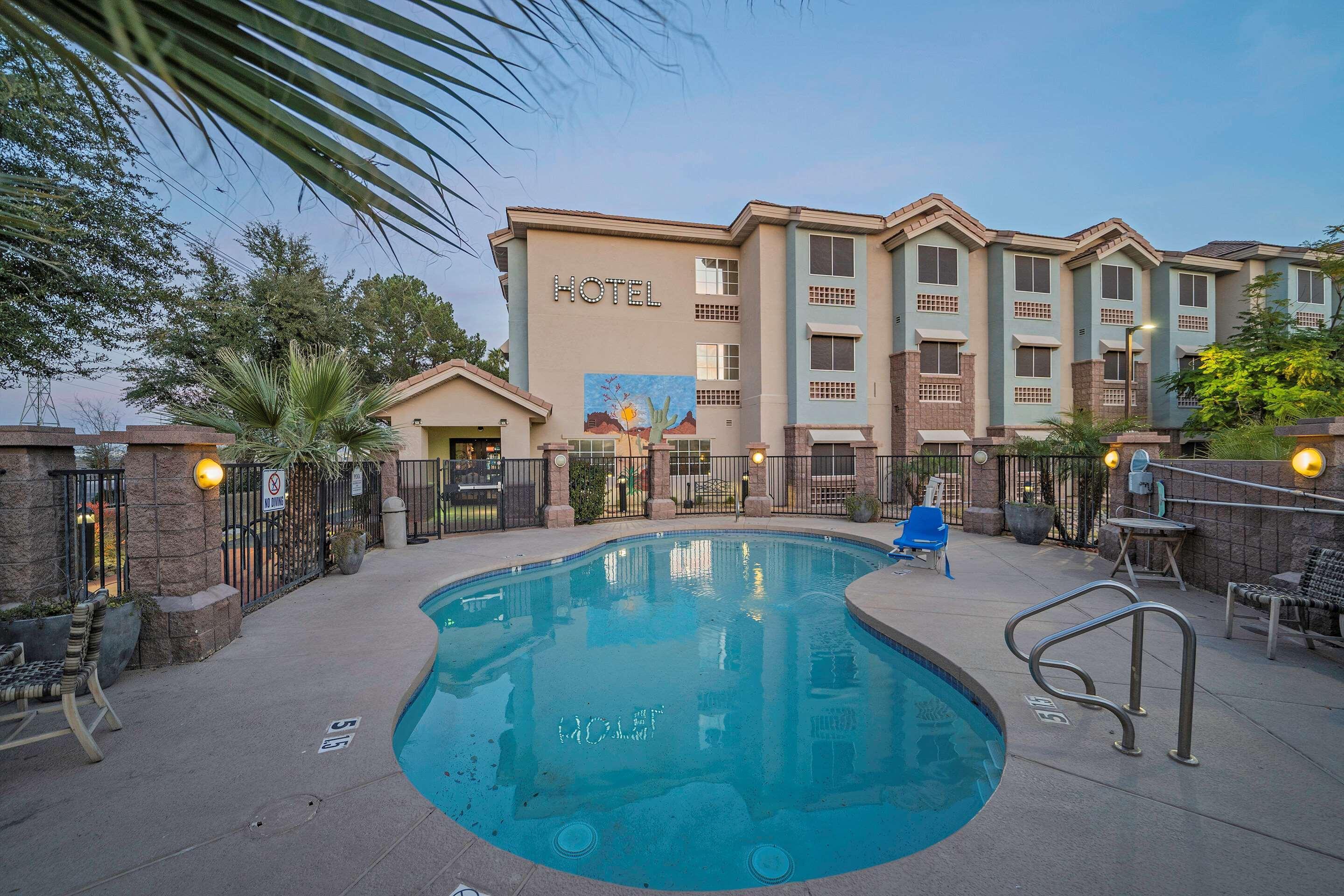 La Quinta Inn & Suites By Wyndham Tempe University, Phoenix Exterior photo